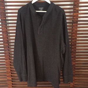 Roundtree & Yorke henley top